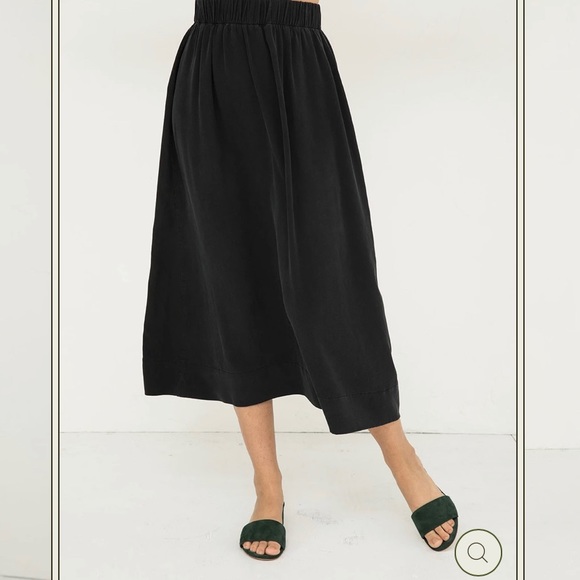 Elizabeth Suzann Dresses & Skirts - Elizabeth Suzann Black silk crepe Bell skirt XS